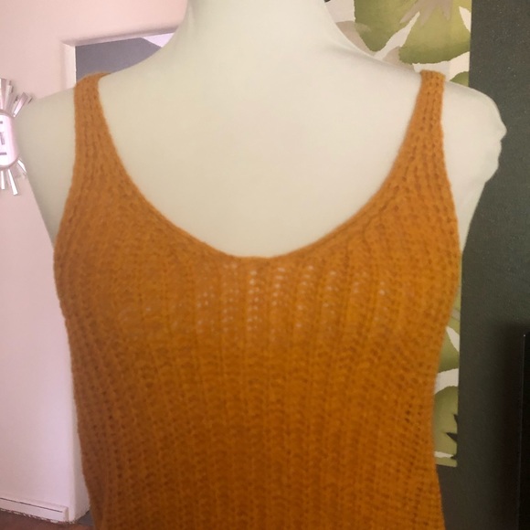 Moon & Madison crochet tank top - Picture 2 of 7